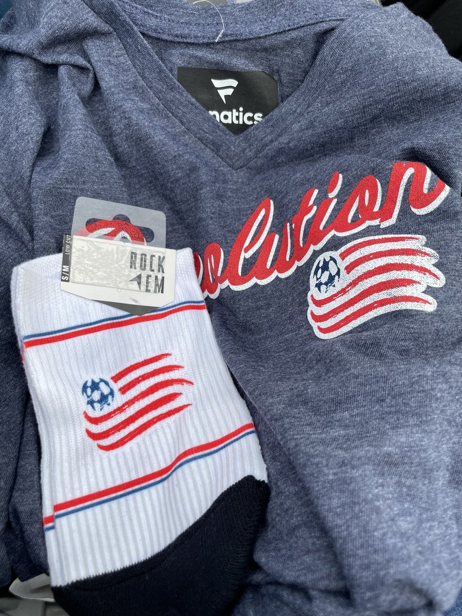 jbp19's tweet photo. My name is Jennifer and I can’t stop buying crayon flag merch #nerevs #merchobsessed #witheverything https://t.co/S0Lg8Gkbe0