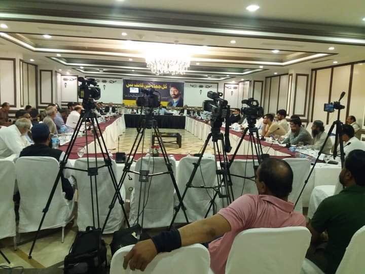 CellJklf's tweet photo. اسلام آباد15جون جے کے ایل ایف کے زیر اہتمام کل جماعتی کشمیر کانفرنس شرکا کانفرنس نے اس نقطے پر اتفاق کیا، ہمارے نظریات الگ ہو سکتے ہیں لیکن وطن کی آذادی ہم تمام ریاستی شہریوں کا مشترکہ مقصد ہے 
یاسین ملک کی رہائی و وطن کی آذادی کے لیے مشترکہ جدوجہد پر اتفاق
#ReleaseYasinMalik https://t.co/EeKWAwjGVn