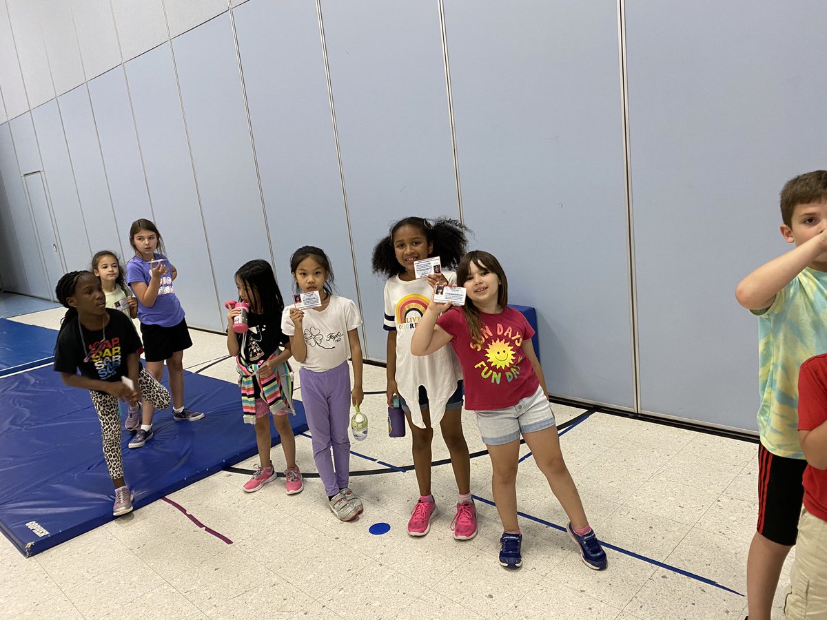 These 2nd graders earned their locomotor licenses for mastering all 8 locomotor steps! #ashlandsoar @AshlandSoar