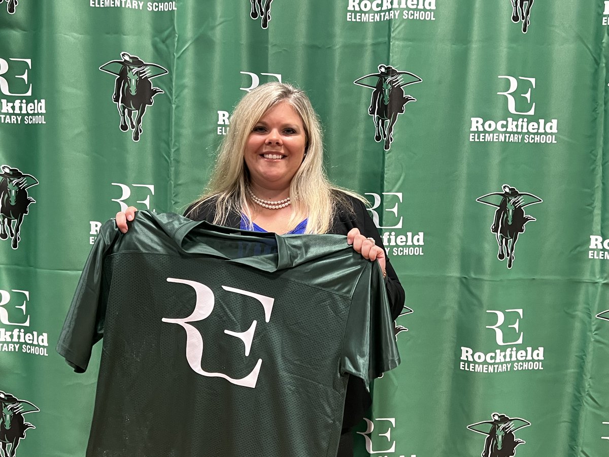 WarrenCoSchools's tweet image. Congratulations to Mrs. Brooke Knight for being named the new principal of Rockfield Elementary School! More here ➡️ bit.ly/3zGIwBo #PreschooltoProfession #BigDistrictBigOpportunities @RockfieldE (2/2)