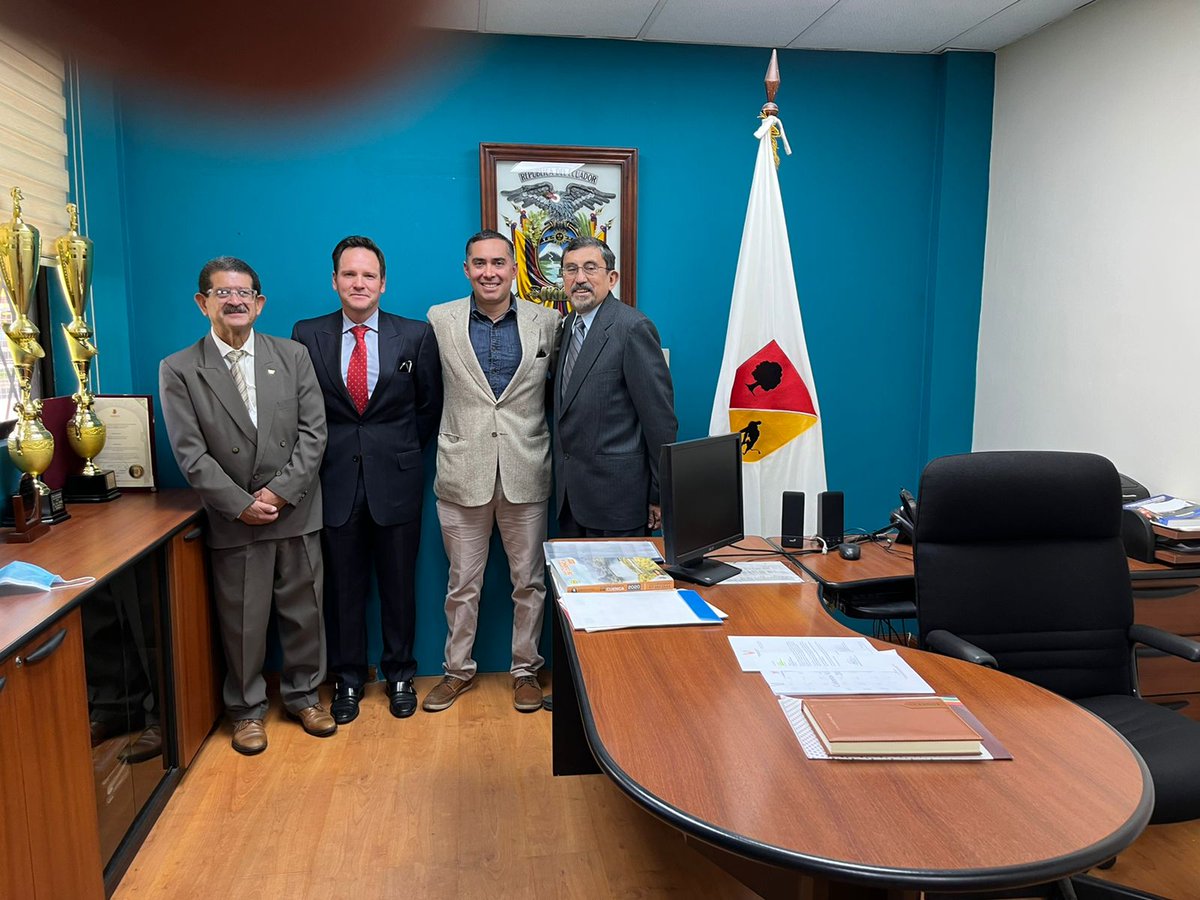 📸<a href="/edwinloyola35/">EDWIN LOYOLA RODRIGUEZ</a>, presidente de <a href="/FEDEAZUAY/">Fedeazuay</a> agradece al Comité Cívico Deportivo y a todas las personas involucradas en el Homenaje al Dr. 
<a href="/ernestcanizares/">Ernesto Cañizares</a>.
A todo señor, todo honor.
✅ #FDACunaDeCampeones