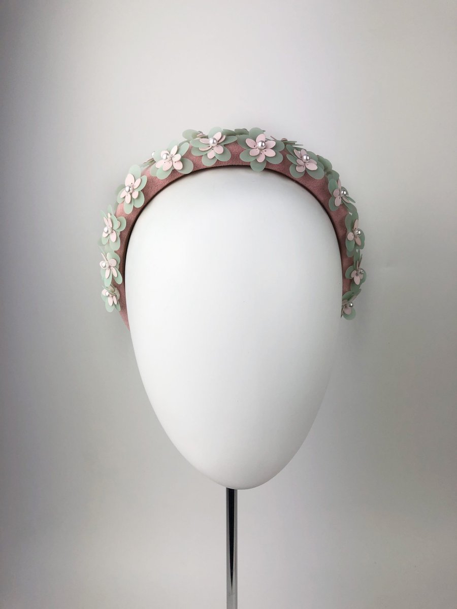 hatporium's tweet photo. Louisa // Gorgeous mint and pale pink sequin flowers adorn a soft pink sided padded headband. #millinery
https://t.co/8TOlIb6n61 https://t.co/Kr7JtM32Fr