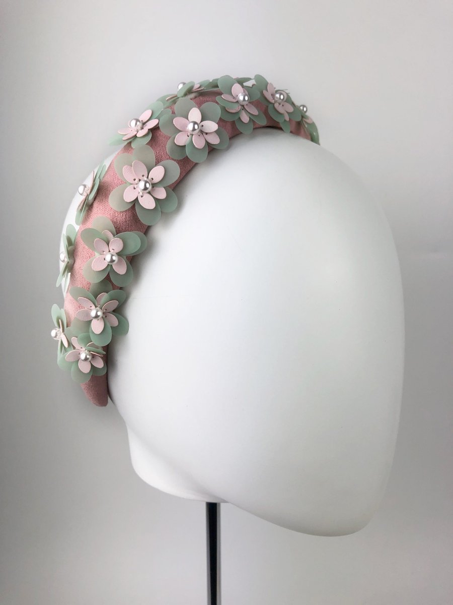 hatporium's tweet photo. Louisa // Gorgeous mint and pale pink sequin flowers adorn a soft pink sided padded headband. #millinery
https://t.co/8TOlIb6n61 https://t.co/Kr7JtM32Fr