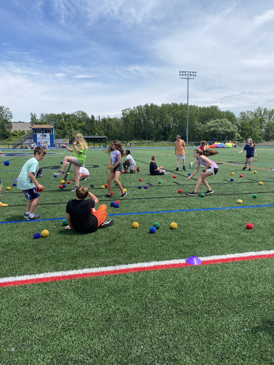 haleymae33's tweet photo. Thanks to @RichardMannPE for an amazing field day celebration! We had a blast! #GanandaProud https://t.co/BRIhEH5HYo