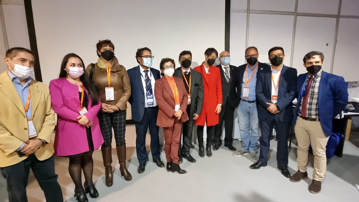 Durante esta jornada, la Seremi <a href="/Maryte_Veliz/">Seremi María Teresa Veliz Guerra</a>, junto a sus pares de <a href="/MintrabAntofag/">Mintrab Antofagasta</a> y <a href="/SeremimineriaA/">Seremi Minería Antofagasta</a>, participó del conversatorio Empleo Región que se desarrollo en recinto de <a href="/exponorcl/">EXPONOR CHILE</a>.
El programa pretende reforzar la empleabilidad local dentro de la región de #Antofagasta