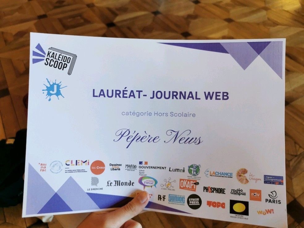 leo_mlrd's tweet photo. Wowww 💛🖤 Le @PepereNews, lauréat "journal web" du concours national de la presse jeune !!

Encore bravo pour cette année @ArmandBecasse @bertillevrl @maxinemm__ @eugenie_hslr ✨ https://t.co/oO8Ntjg4Pv