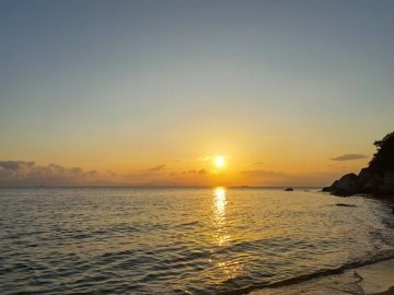 henrysierrez's tweet photo. love sitting on the beach at sunset https://t.co/Ch8X3y8FOM