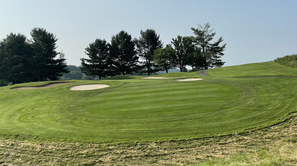 iTweetTurf's tweet image. Another day and another 2 internship visits. Intern visit #9. First stop was at Lone Pine Country Club with @edlisb. Fascinating situation at a club who recently had coal mined 800-900 ft below several holes. #sinkage #psuintern22