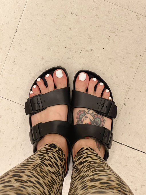 Look how cute my white pedi is in my all black Birks! #feet #whitetoes #blackbirkenstocks https://t.<a href="/tag/feet"class="tags"><span>#feet</span></a><a href="/tag/whitetoes"class="tags"><span>#whitetoes</span></a><a href="/tag/blackbirkenstocks"class="tags"><span>#blackbirkenstocks</span></a>