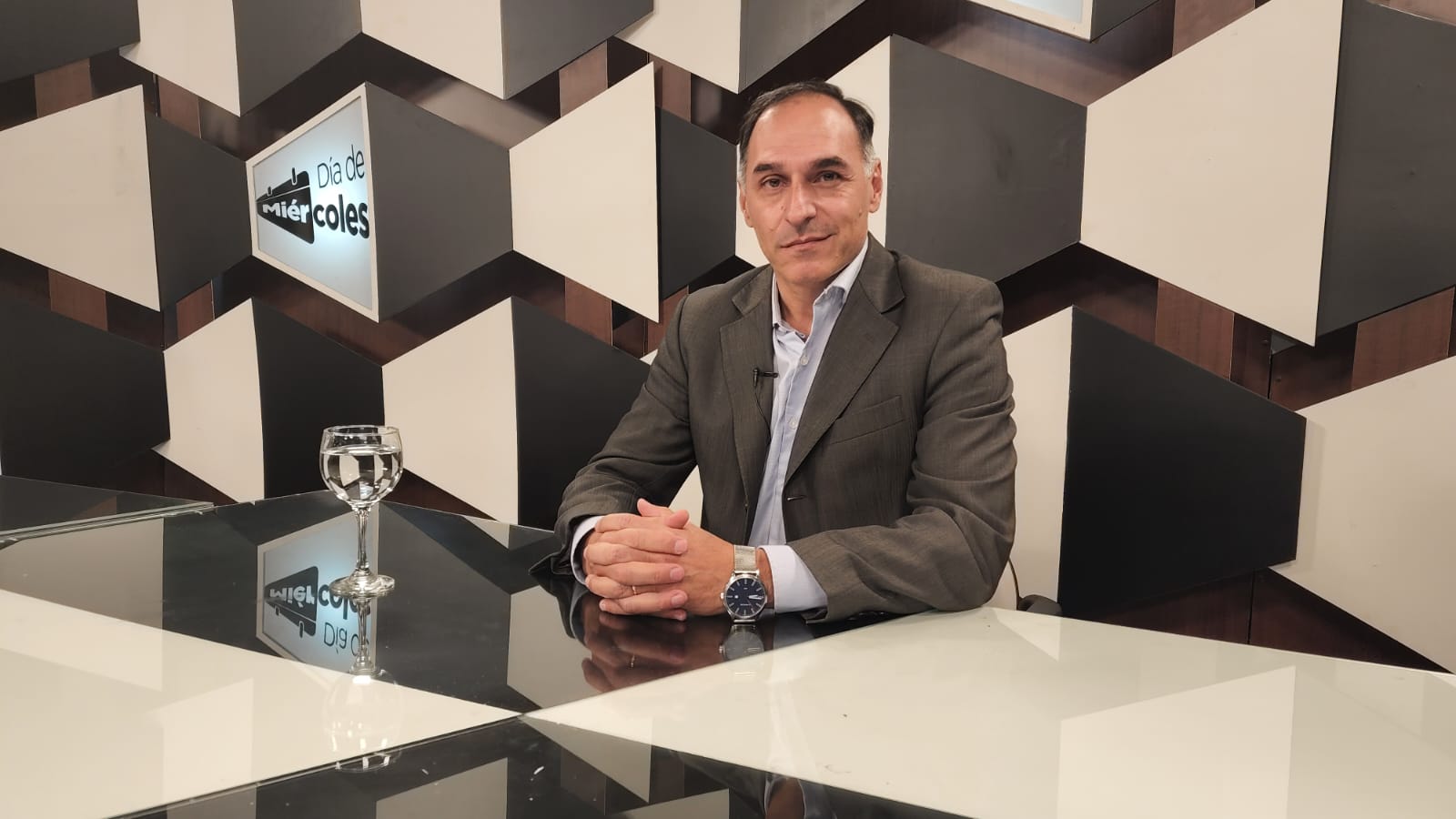 FVVOwe_XsAkOIS8?format=jpg&name=large