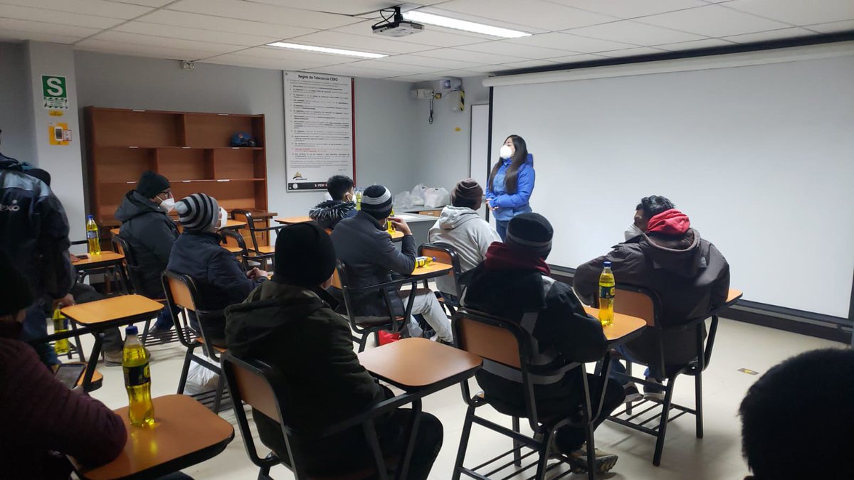 kgvidal26's tweet photo. Condecorando acciones destacadas de nuestro personal en UM Antapaccay, en reconocimiento al esfuerzo y dedicación en el desempeño de sus funciones 👏👏👏 https://t.co/OYMqGGTJzH
