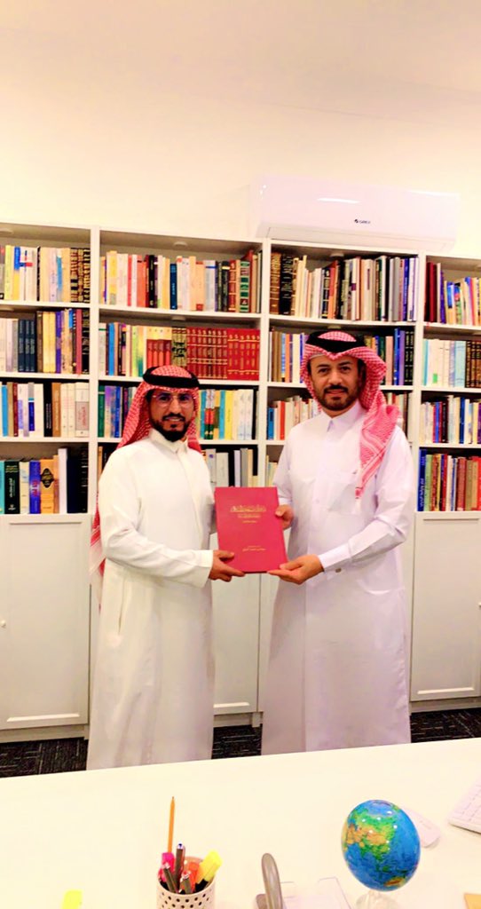 تشرفت انا واخي الشاعر/مسلط بن عباد بزيارة رئيس بلدية الخور سابقاً الشيخ/ جمعة بن خميس المريخي نعم الرجل نشكره على كرم الضيافة وحسن الاستقبال<a href="/khorshqiqlibra1/">مكتبة خور شقِيق</a>