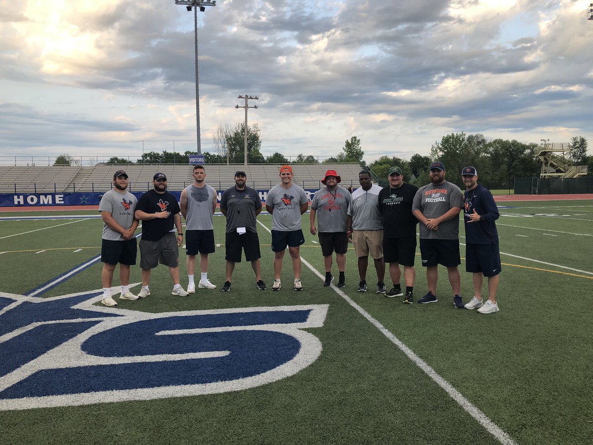 TNTFootballCamp's tweet photo. Amazing Staff here tonight here @TNTFootballCamp some of these college coaches actually attended TNT in high school.  This camp has been rolling since 1999.  Technique N the Trenches… Strictly for Linemen https://t.co/YilfW8ue6B