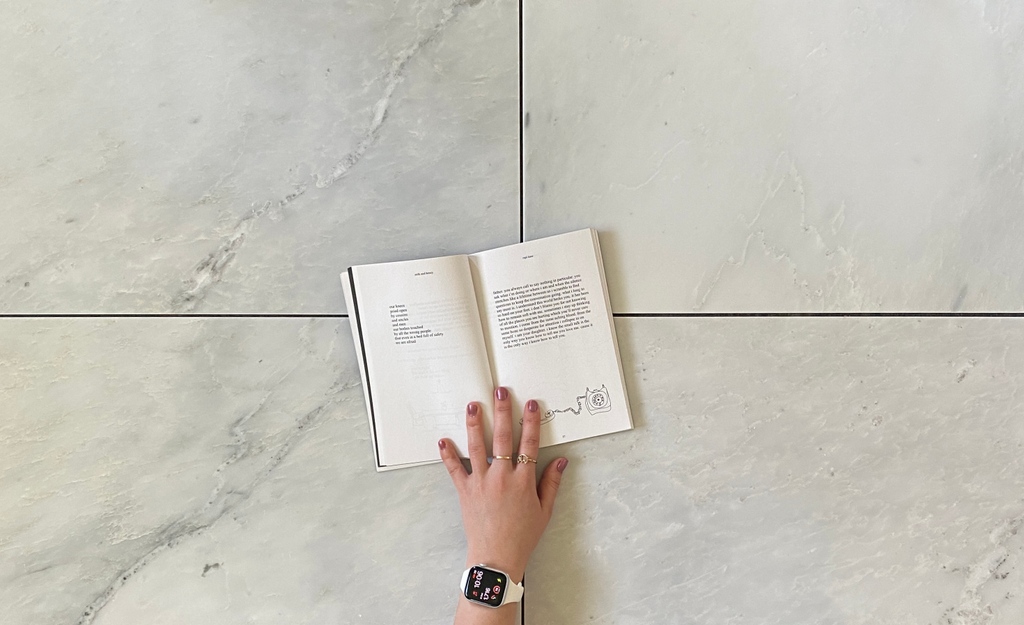 The Arabescato tile in 12x24 format is a gorgeous addition to any floor or wall. The beautiful white color mixed with light grey veins is a  stunning mix!
.
.
.
.
#modernhome #interiorinspiration #interiorgoals #marble #arabescato #arabescatotile #arabescatomarble