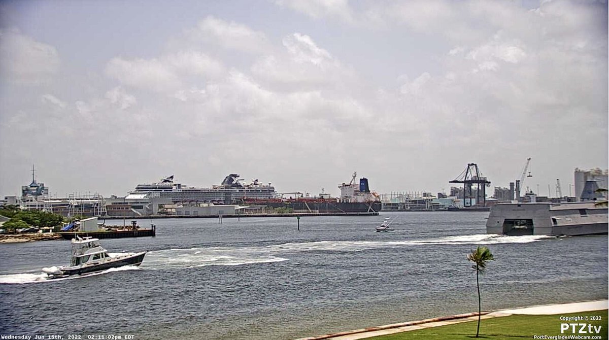 WarshipCam's tweet photo. U.S. Navy experimental littoral combat ship Sea Fighter (FSF-1) coming into Port Everglades, Florida - June 15, 2022 #seafighter #fsf1 https://t.co/BfaM13aUPq