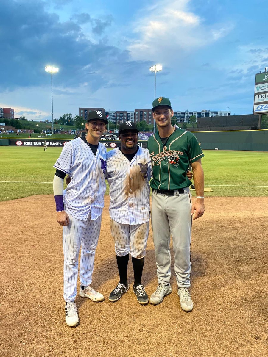GregSwindell's tweet photo. Hey @Dbacks we have a Ellis child. A Womack child. And a Gonzalez child. #2001worldchamp children. Now playing minor leagues vs each other https://t.co/lyF1alIhnp