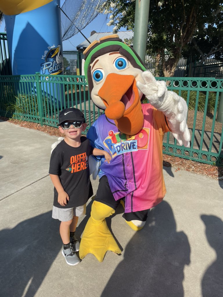 tnmusick10's tweet photo. #bingodrive Carter is having the best time at his first ever baseball game! @Pelicanbaseball https://t.co/yftfUOC32E