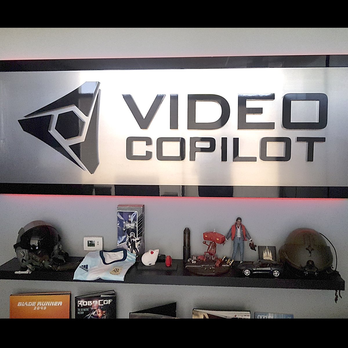 AmkDirector's tweet photo. After a long journey we meet outside the metaverse with Andrew Kramer from @videocopilot and his lovely team of talented people. 😎

#videocopilot #andrewkramer #element3d #amkdirector #meeting #ArtistOnTwitter #VFX #motionGraphics #LosAngeles https://t.co/jNWZKrKRRR