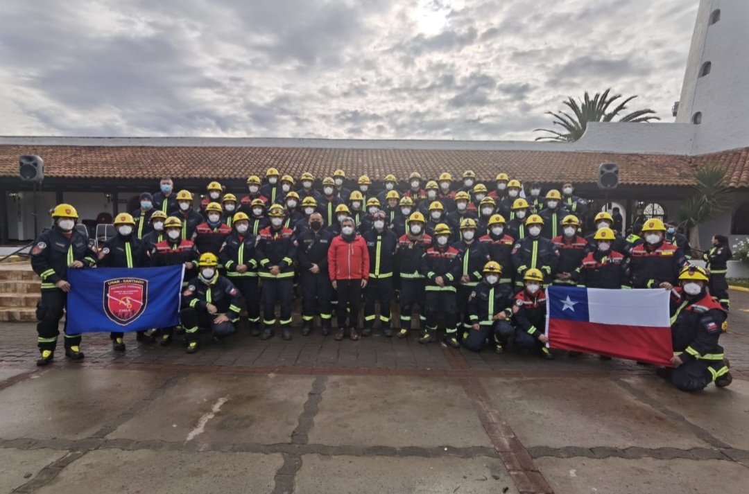 cbsantiago's tweet photo. El Directorio del CBS entrega su reconocimiento al Grupo USAR-Santiago por haber alcanzado su reacreditación bajo modalidad #IRNAP reconocida por @Insarag.
#BomberosSantiago
#ConstanciayDisciplina https://t.co/O2pLvoDeWZ