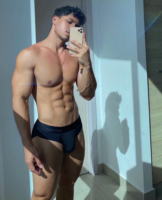 S&iacute;gueme en mi nuevo Instagram 💪🏻🙌🏻https://t.co/rQn61IEkI0 https://t.co/rze5XZxUp6