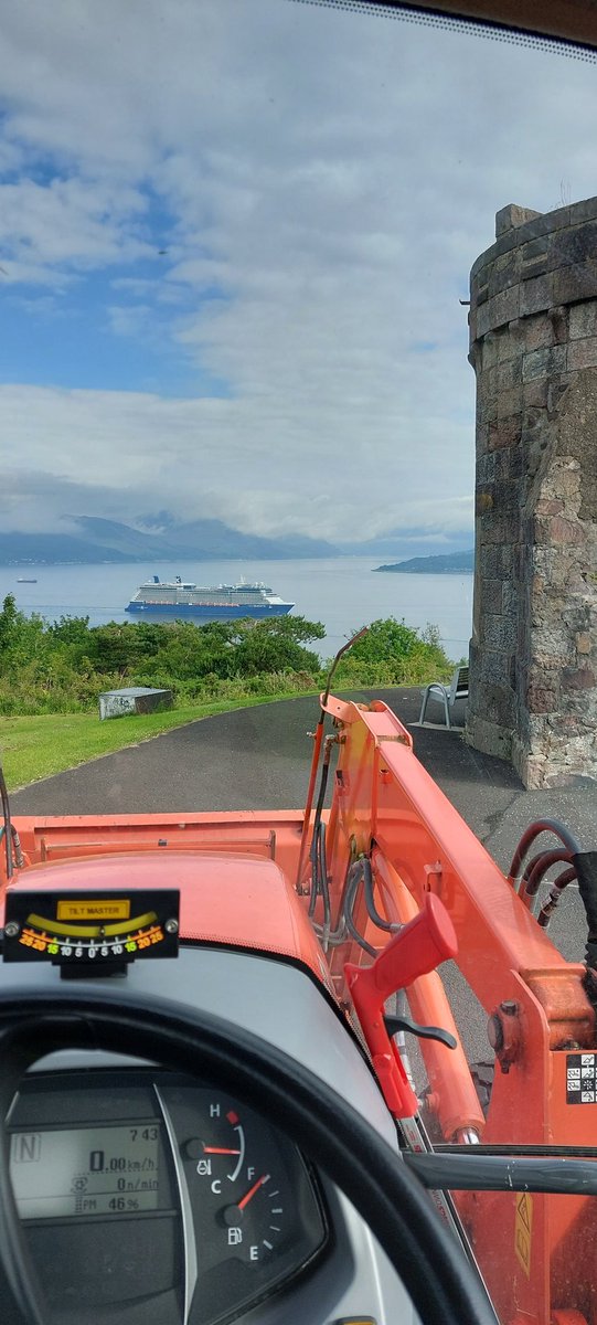 tessmurray17's tweet photo. Before the day starts... quick check of the view at #towerhill before some grass cutting.
#inverclyde #riverclyde #greenock #gourock #tractorview #viewfromthecab #tractor #morningview https://t.co/2ABazYnzin