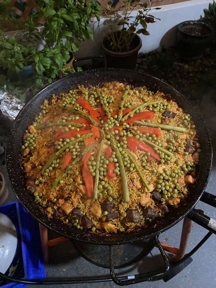 Larami7777's tweet photo. Que les puedo decir, #ChefPedro #Paella  con un #Albariño https://t.co/KJQUJRqhYt