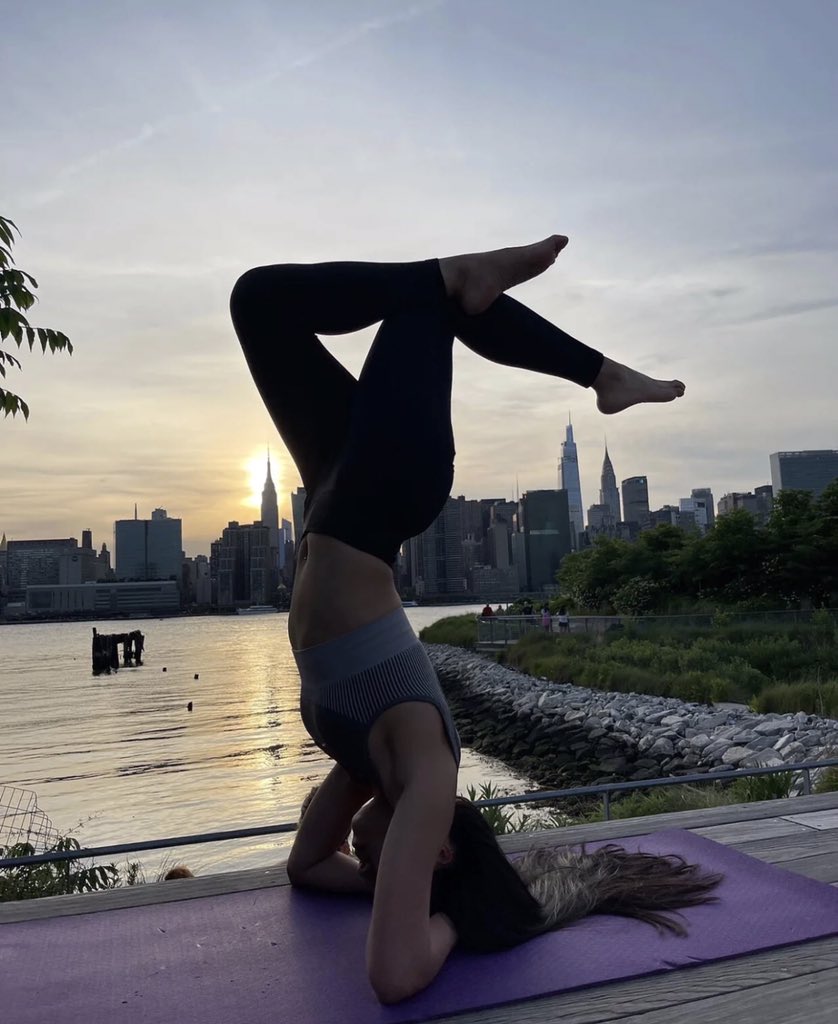 Rosa070785's tweet photo. Fly against the wind
#yoga #Sunset https://t.co/9hUhQa3Qis