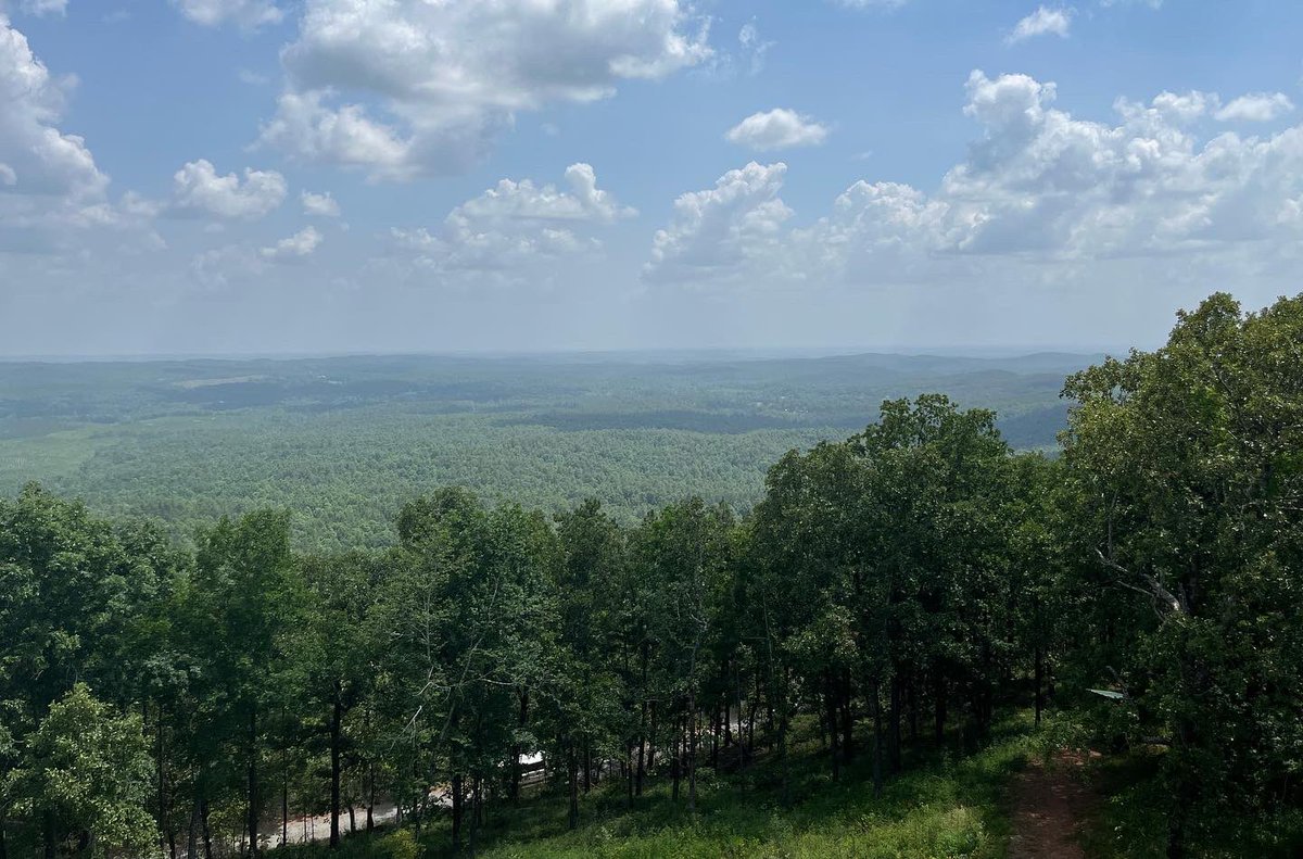 JimByardJr's tweet photo. An afternoon with a view! Plus, bumped into many longtime friends, like Debbie Quinn… all celebrating Flagg Mountain! #PinhotiTrail https://t.co/VRJ5iPLbJG