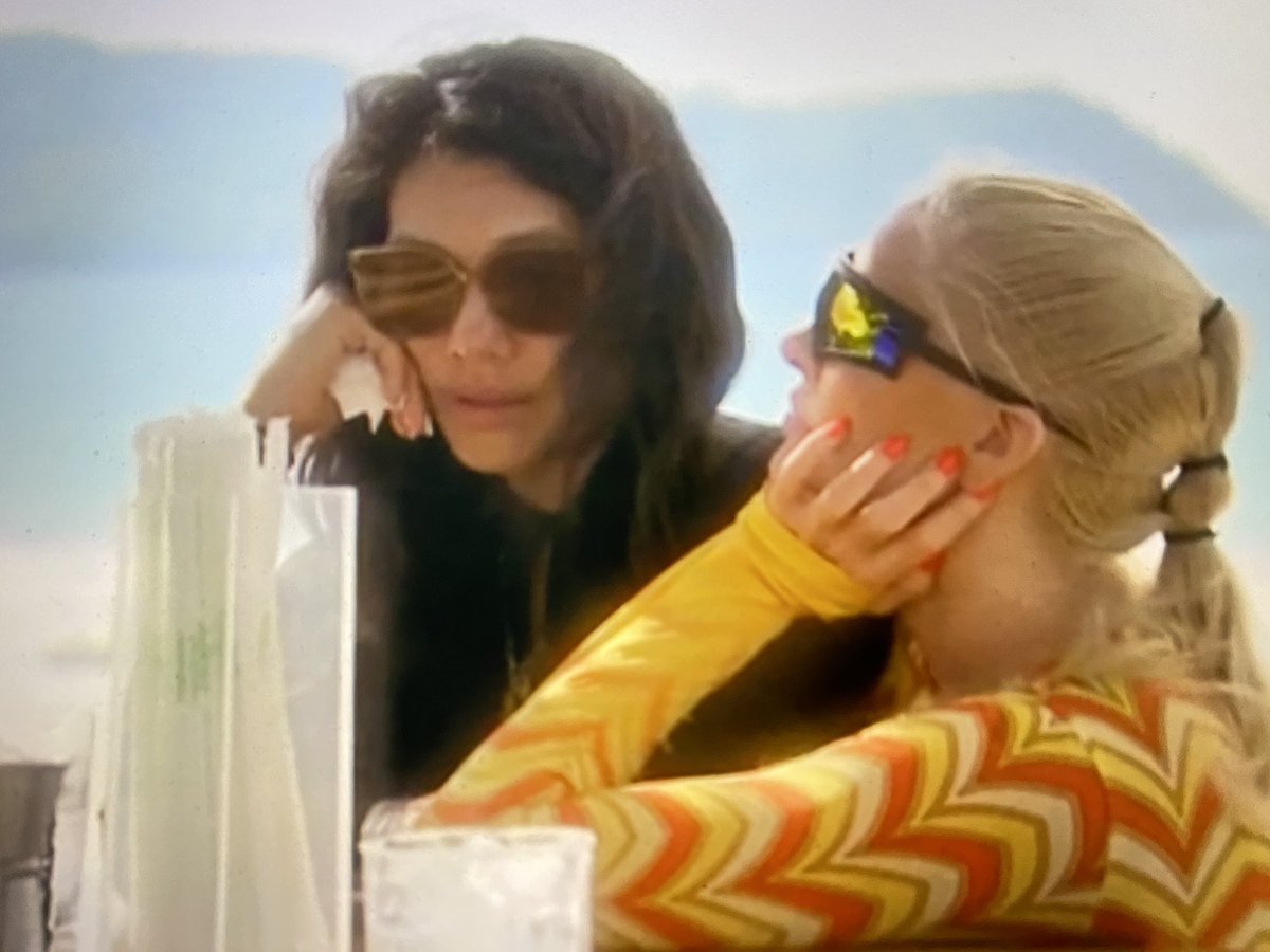 JackLikesBravo's tweet photo. To me, this feels a little… manipulative.
#RHOBH https://t.co/wfkzVOHTOi