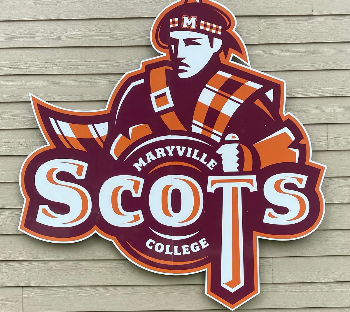 emmaoflahertyy's tweet photo. Thank you @CoachKelleyMC and Coach Jensen for the @MCScotsSB camp! Had a great time and loved the experience! @MandiBaldufnsr @NorICEfastpitch https://t.co/yPMmsU5lmZ