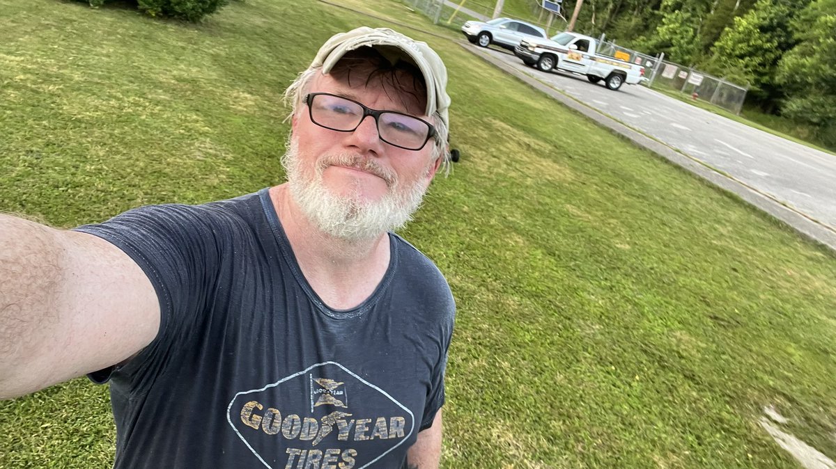 1041theranch's tweet image. Made a dent in the mowing. Hot day and thick grass  #pushmower