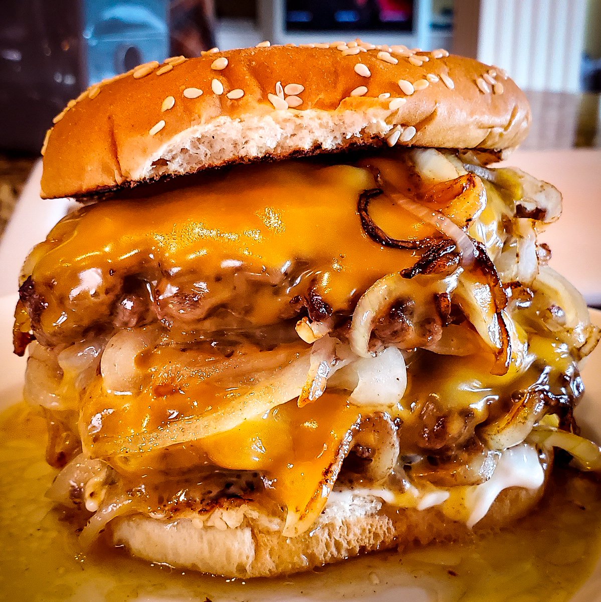 TheEricButts's tweet photo. Tonight's mindblow #Cheeseburger via @thecookingguy 's cookbook is the #OklahomaBurger! #Smashburger in #Onions with #AmericanCheese, #ToastedBun and a touch of #Mayo. WOW!! 10 outta 10! Will make again!! 🤤🤤🤤 https://t.co/cCo0TWTytp