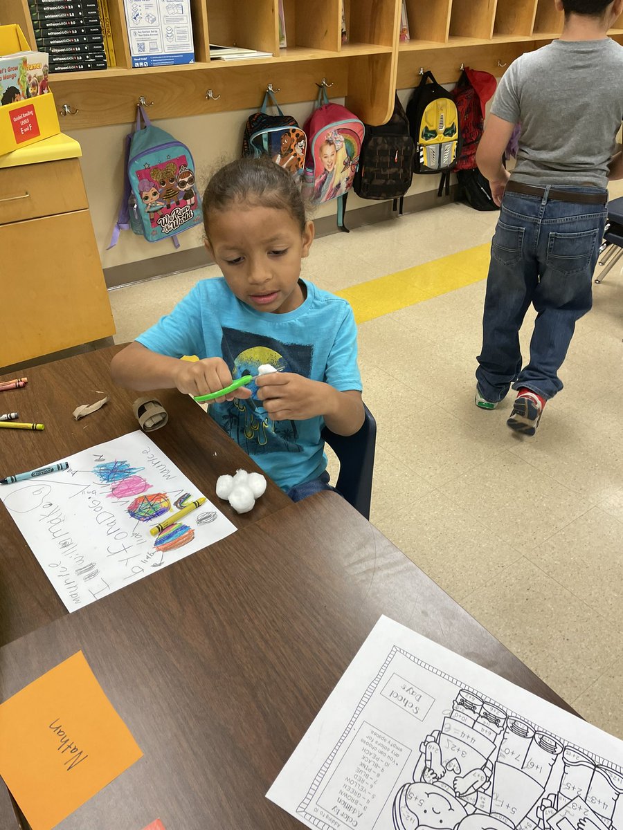 Ms_Neals_class's tweet image. Project based learning in full effect! These first graders are making toys for pets at the Humane Society! @mbarboox