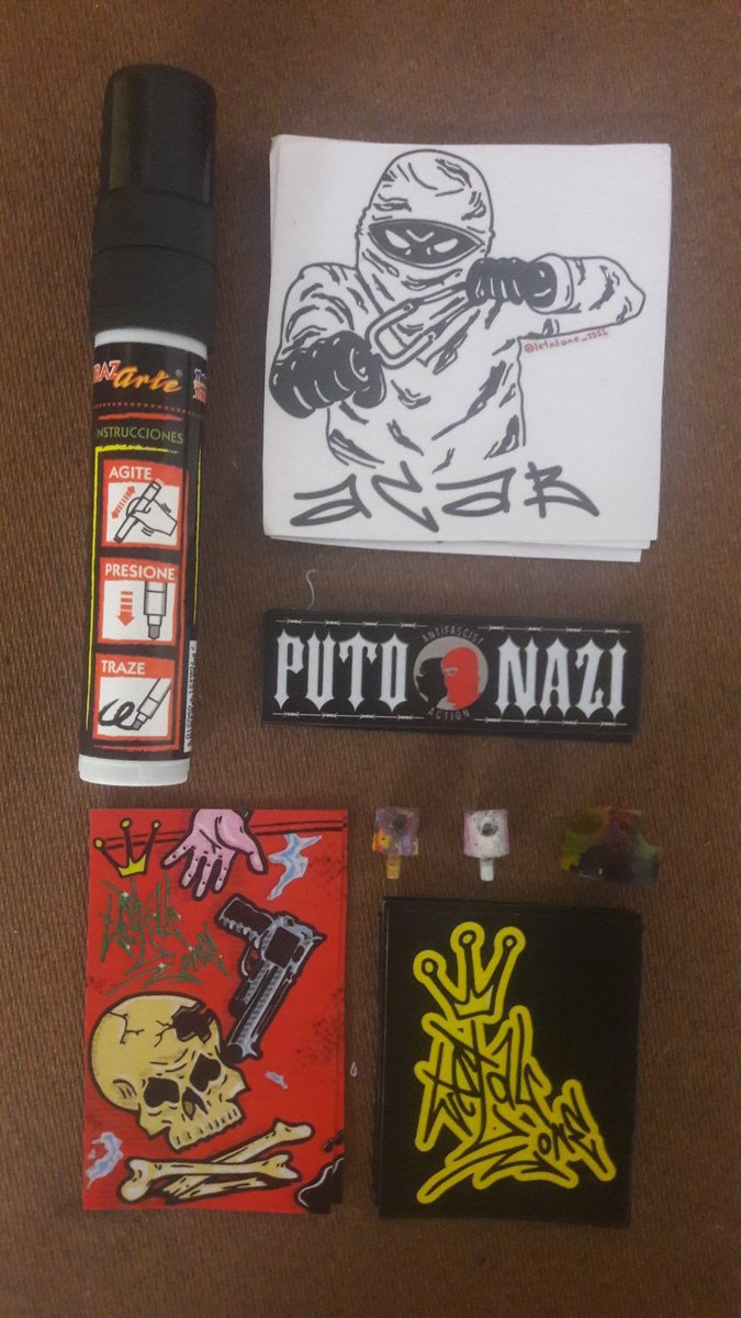 Unos cuantos stickers que saque para una feria en un toque de punk
#stickers #diy #htm #punk #skatecolombia #graffitiart #graffiti          #acab #ilustrador #letalone1312