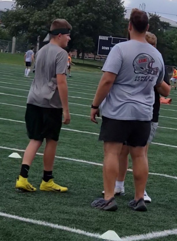 Matt_Savich's tweet photo. @KingstonSavich getting his work with @ChrisGomez54 at @EOE_KC.💯🏈❤ @SMSRaiderFB #Trenches #Focused #RepxRep #Mindset #DontStopNow #RentIsDue #FearNothingAttackEverything #PracticeLikeYouPlay #AllGasNoBrakes #Determination #BetterThanYesterday https://t.co/ZkqmVlc57h