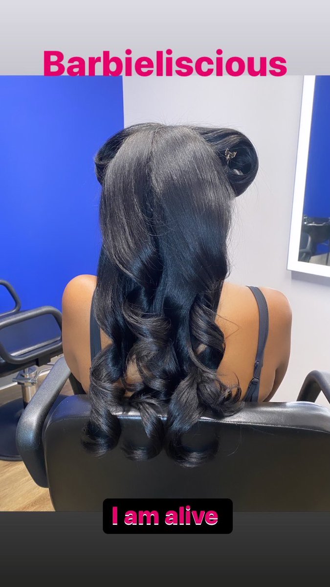 mlxsarahd's tweet photo. my clients merely wear extensions, my girls don’t need em, yall be blessed 💕
taking care of Black hair is my life’s work, period 
#BlackGirlMagic #mlxsd https://t.co/nRdTKWURIf