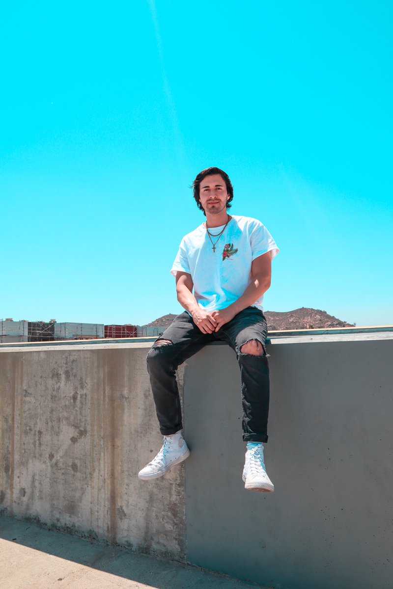krvzzofficial's tweet photo. Woke up feeling blessed to have been able to make it another year in this world🎈🎉

Thanks to everyone who made this last year unforgettable!  Cheers to this next chapter!!
Much love🖤 https://t.co/GgklYsKvTS
