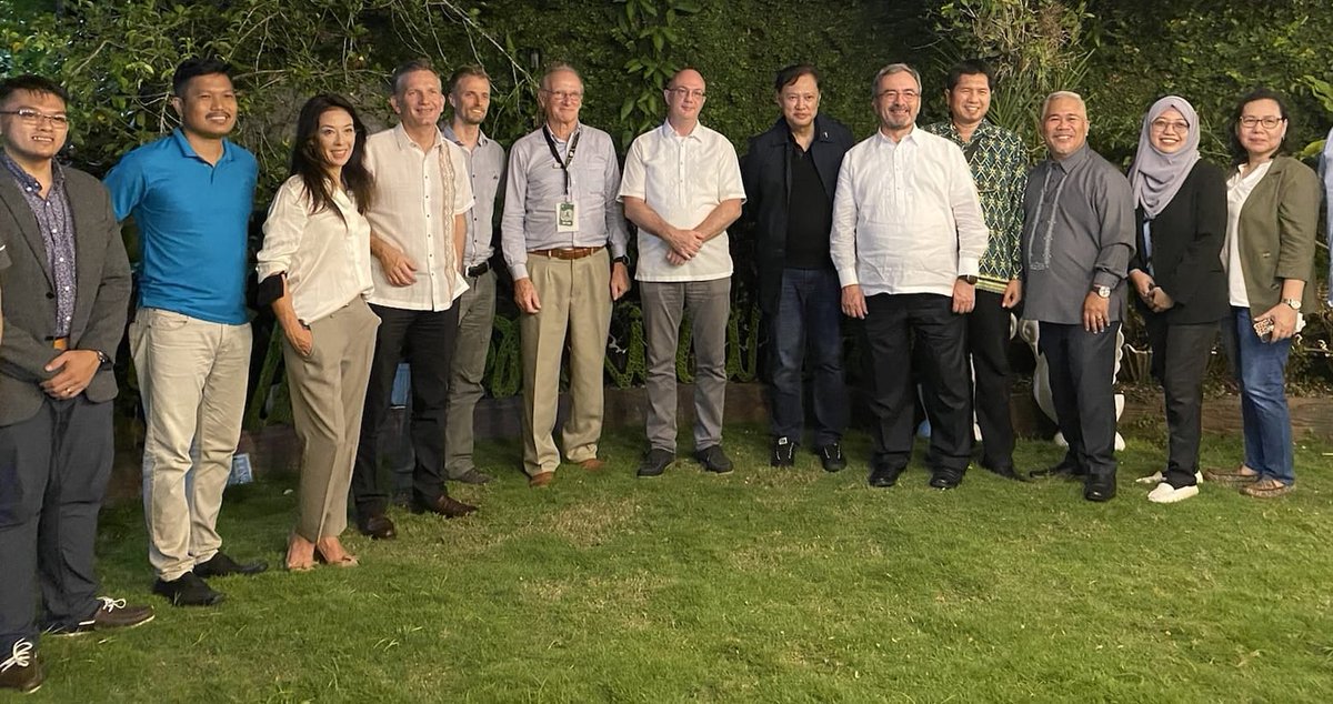 EUAmbPH's tweet photo. Had a chance to meet some business people during my stay in #Cotabato. All of us agreed that there is much potential in #Mindanao. Introduced to them our new programme to support agri-enterprise in #BARMM - #BAEP.
#WorkingTogetherForPeace🇪🇺🕊 
#EUinthePhilippines 🇪🇺🤝🇪🇺 https://t.co/LKykrF7OoN