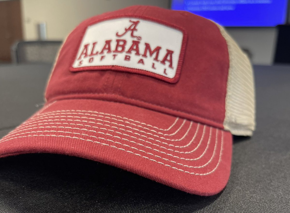 KelleyBozeman's tweet photo. Home from Alabama with a full heart and some sweet swag and incredibly inspiring words from one of my favorite coaches. #Wow @UACoachMurphy #RollMurph 🐘 https://t.co/khUU1aACle
