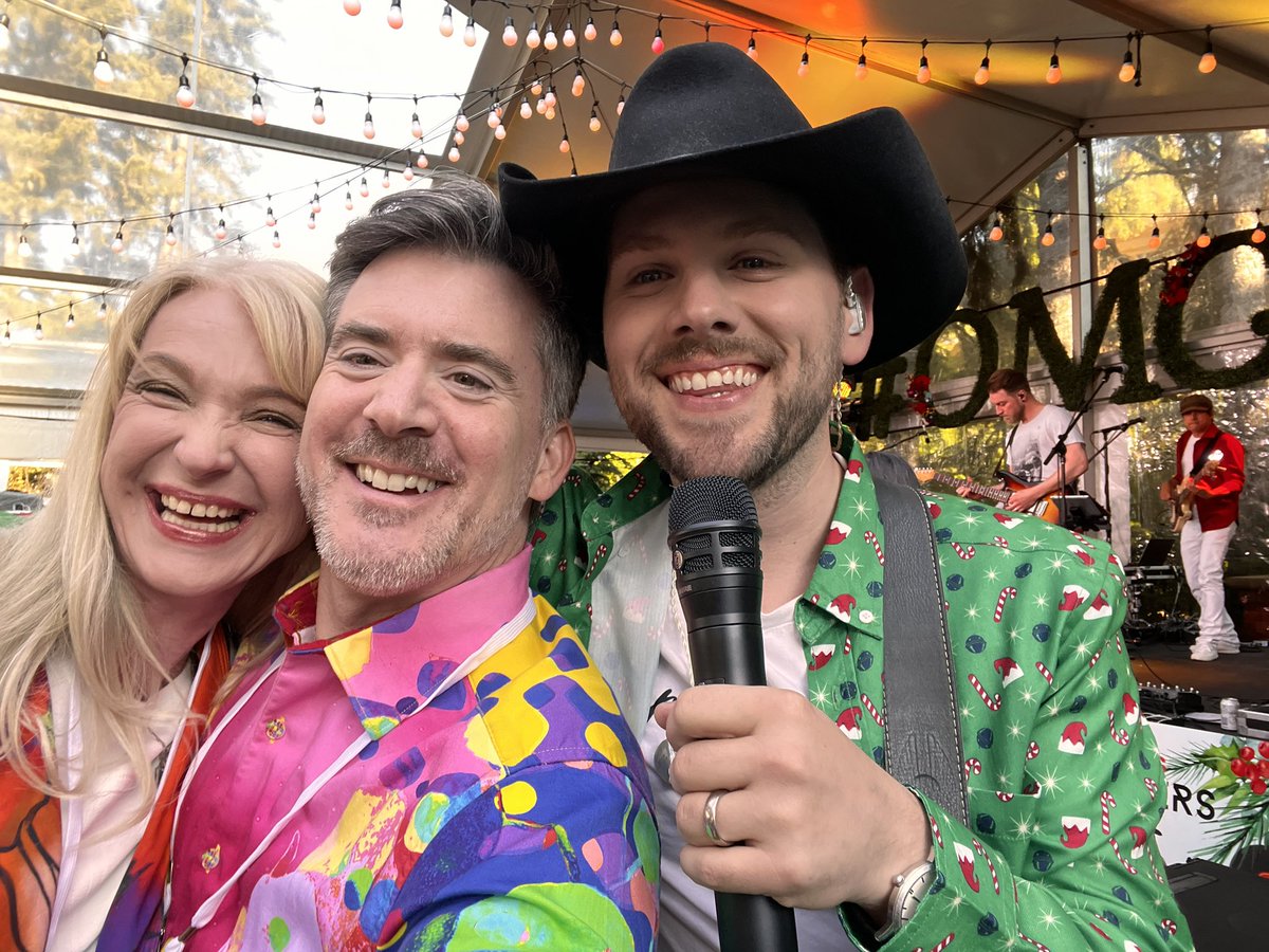 #omgp <a href="/BrettKissel/">BRETT KISSEL</a> <a href="/WBrettWilson/">* W. Brett Wilson *</a> at this year’s Garden Party for adolescent mental health. Great to be back!