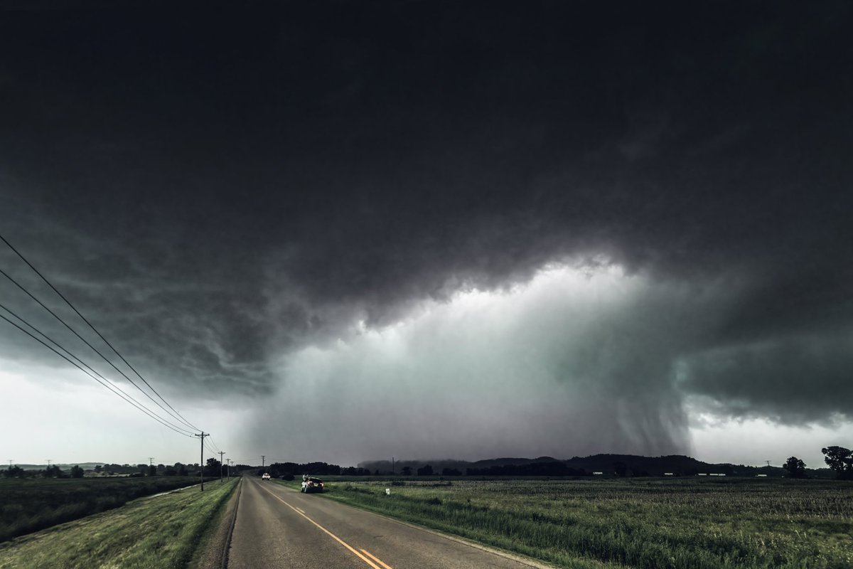 tim_graul's tweet photo. Rain wrapped circulation/possible tornado in the Oakdale, WI area this afternoon. Confirmed tornado shortly after this photo near Wyeville, WI. #severeweather #wi #wiwx @NWS https://t.co/a7MIwnV5Ki