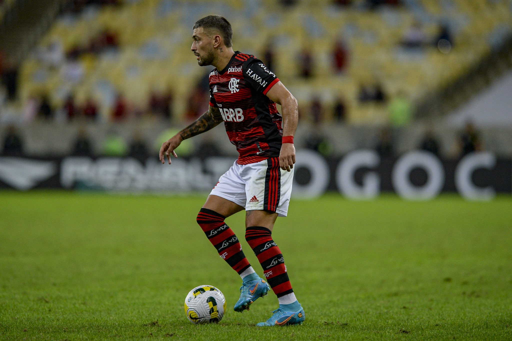 Precisava retomar o caminho das vitórias, elogia Arrascaeta sobre partida do Flamengo