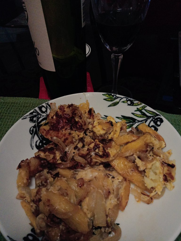 Jime_tegui's tweet photo. Cocina rápida para la mujer moderna, jejeje! Me faltaron las arvejas, pero es un riquísimo #RevueltoGramajo #MeMimo https://t.co/qN2Wm2jM14