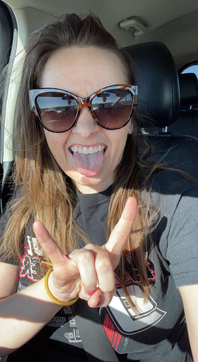 Daniellelacey8's tweet photo. Walking away from someone you have loved for 14 years is hard but it’s time to get what I deserve. Let the rest of this year rock! https://t.co/dtnSKTlqG0