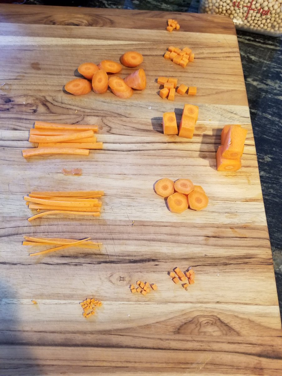 MommaNoxa's tweet photo. Practicing my cuts with a small human knife is quite difficult https://t.co/gXlX5f7QLQ