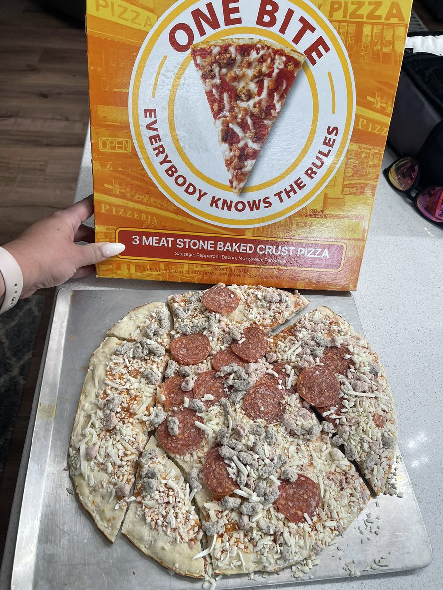 AshleySundquist's tweet photo. If it’s one bite should it arrive in one piece? 🤯 #onebite #everybodyknowstherules #stillmakesaturd @stoolpresidente https://t.co/HBfEgsUoJE