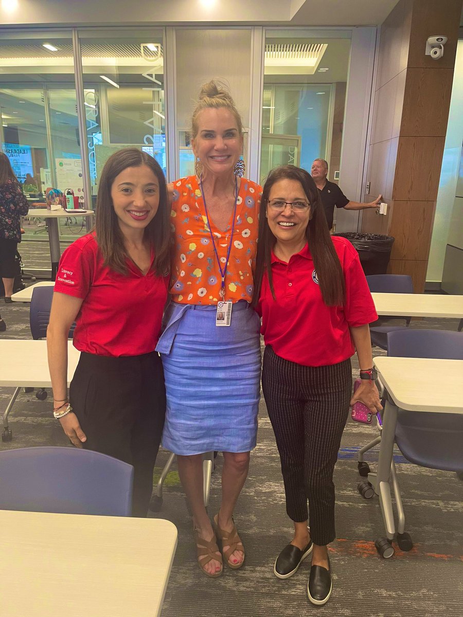 Cynthia Urteaga tweet media