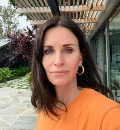 Happy Birthday Courteney Cox!!!! (She s 58 years old today.) 