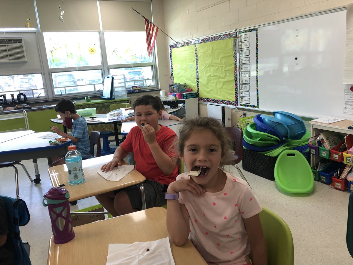 Amato’s Achievers are trying Space ice cream for their opinion writing piece!@AmatoCBE <a href="/ClaraBartonElem/">Clara Barton Elem</a>