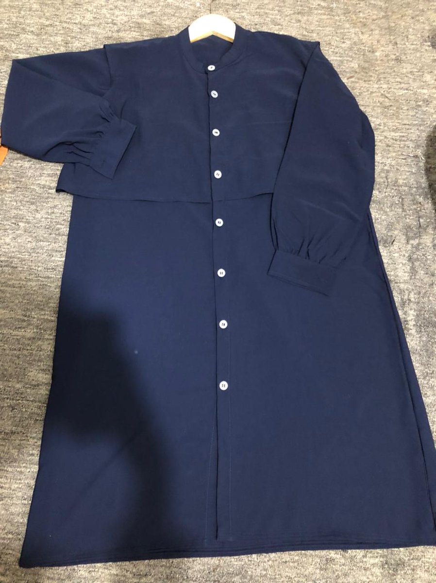 Alhamdulillah tunik simple tapi manis untuk sample udah jd, tinggal diperbanyak sama tim jahit himut. Desain by kak mut.